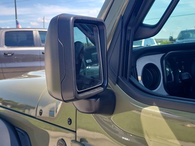 2025 Jeep Wrangler photo 19