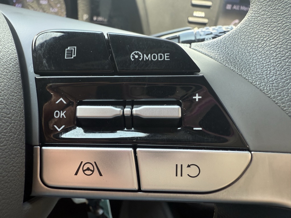 2022 Hyundai Elantra SE photo 14