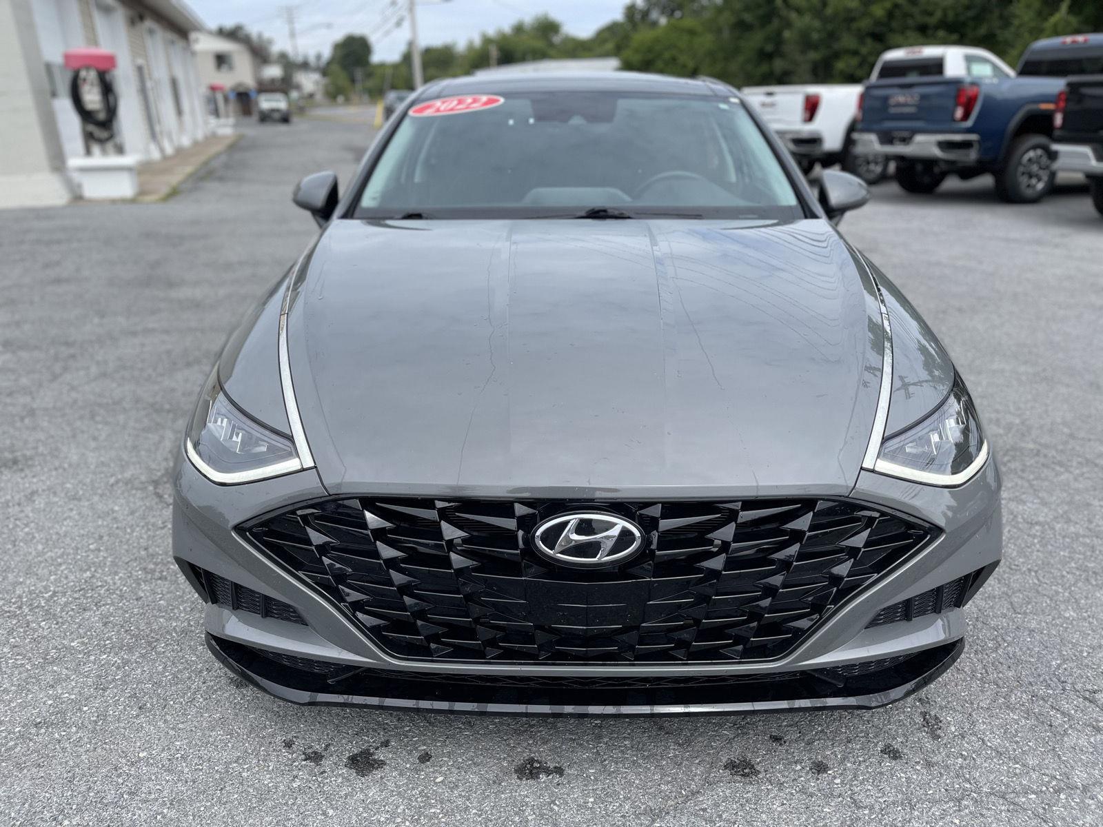 2022 Hyundai Sonata SEL photo 2