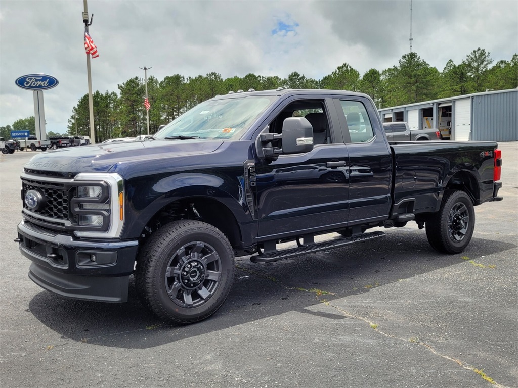 2025 Ford F-350 XL photo 3