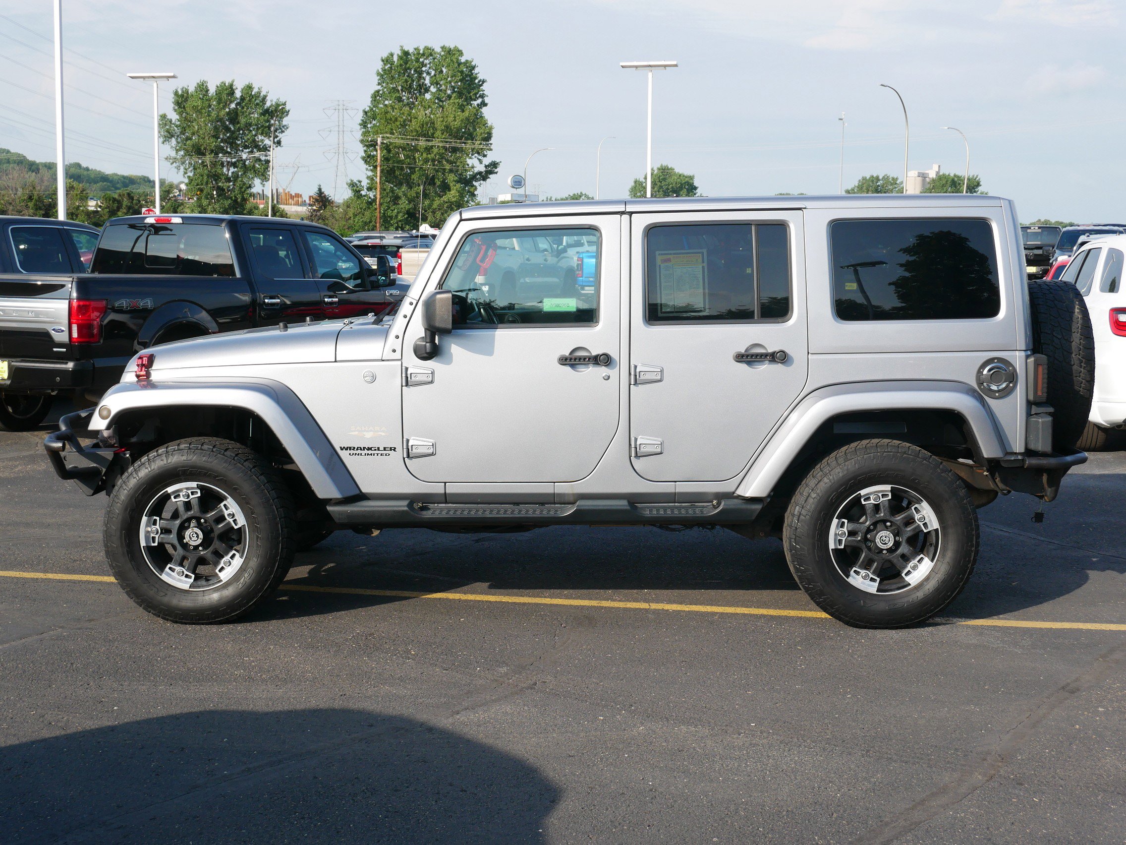 2014 Jeep Wrangler Unlimited Sahara photo 4