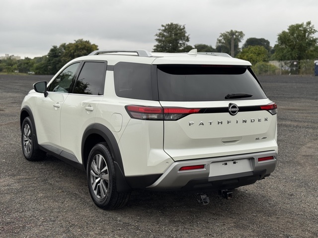 2023 Nissan Pathfinder SL photo 2