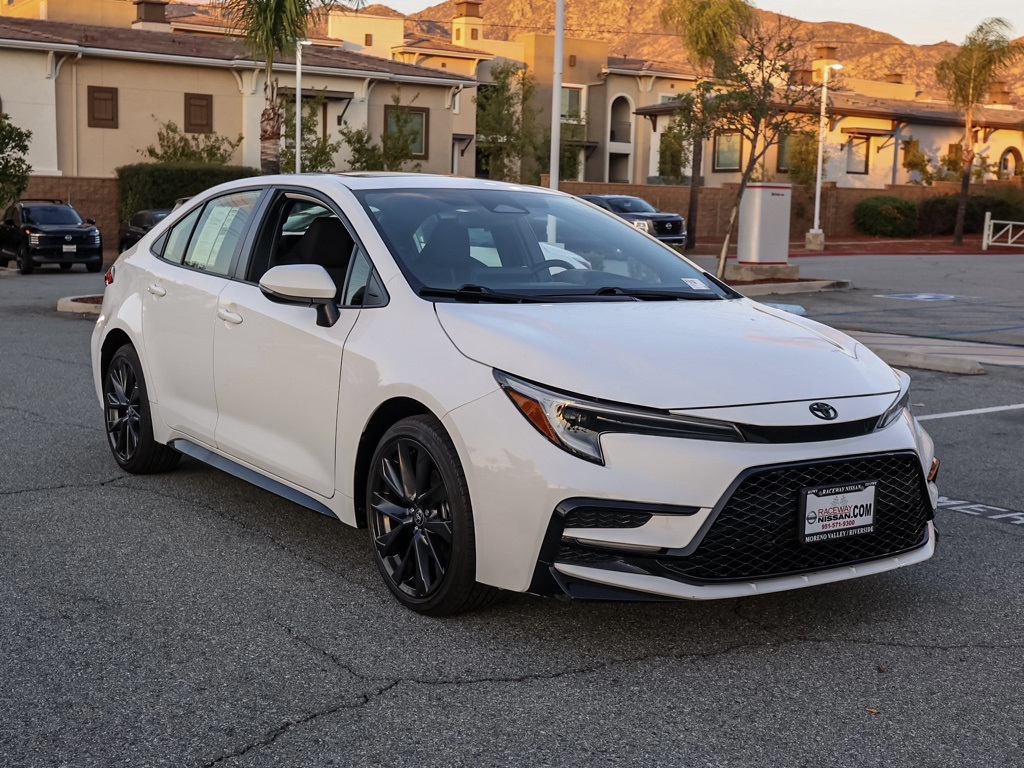 2023 Toyota Corolla SE's photo