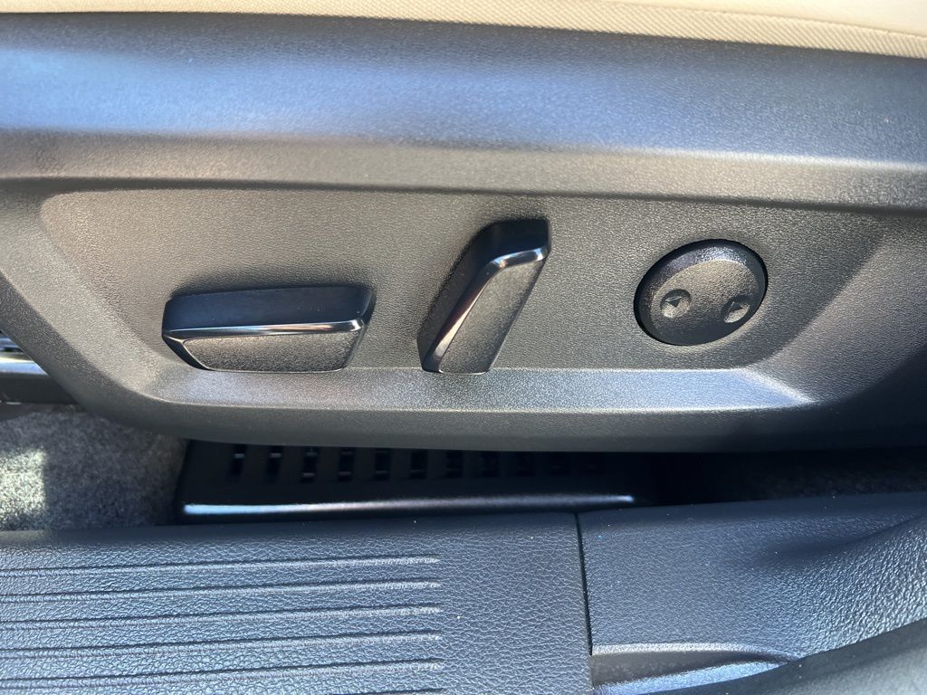 2023 Nissan Rogue SV photo 48