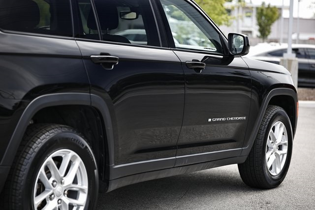 2023 Jeep Grand Cherokee Laredo photo 7