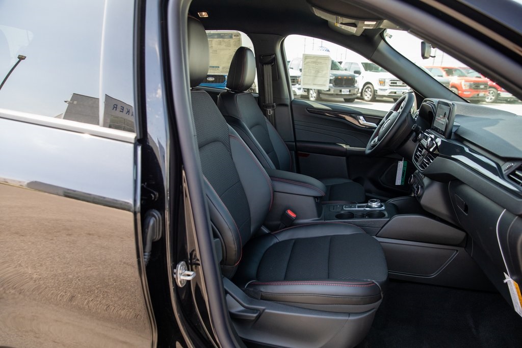 2025 Ford Escape ST-Line photo 21