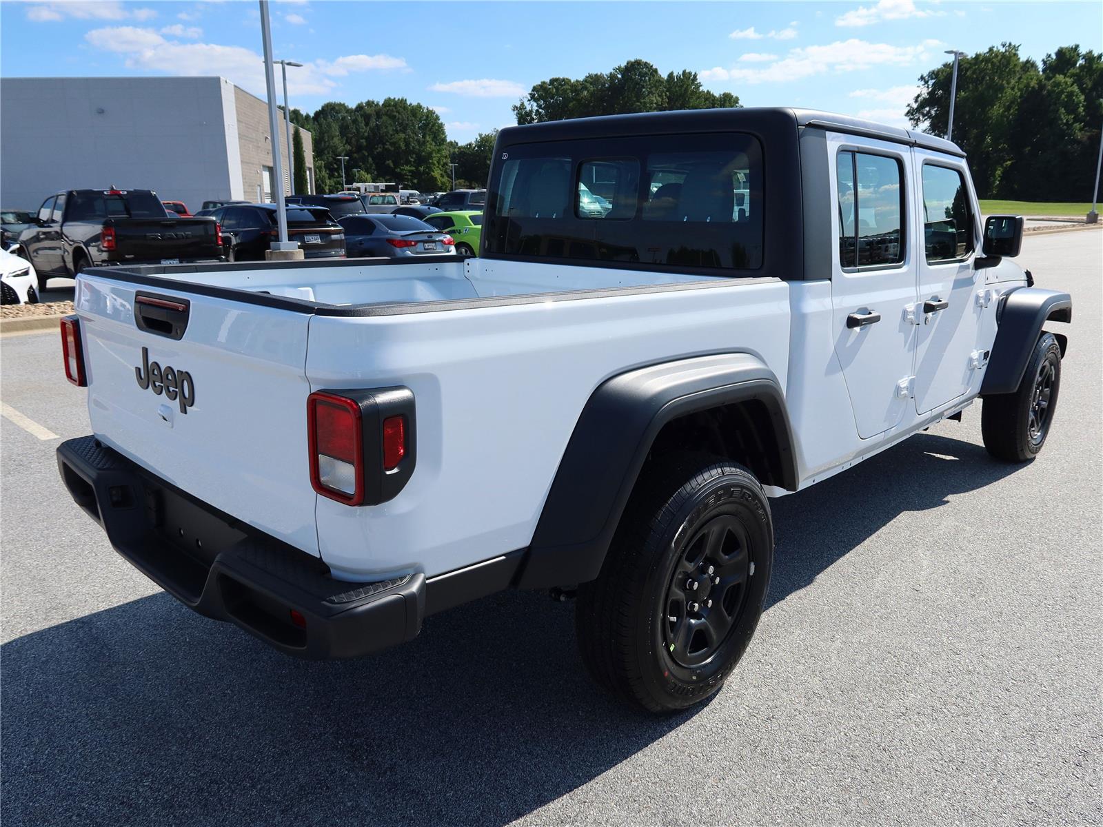 2025 Jeep Gladiator Sport photo 3