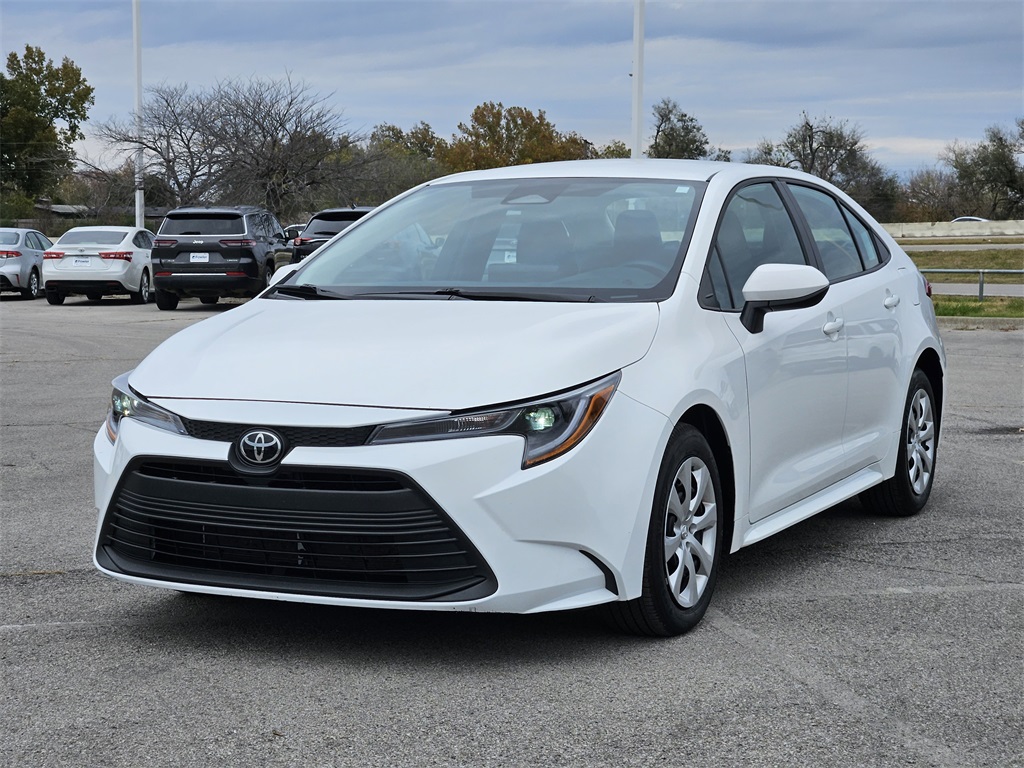 2025 Toyota Corolla LE photo 2