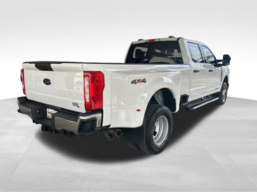 2025 Ford F-350 photo 2