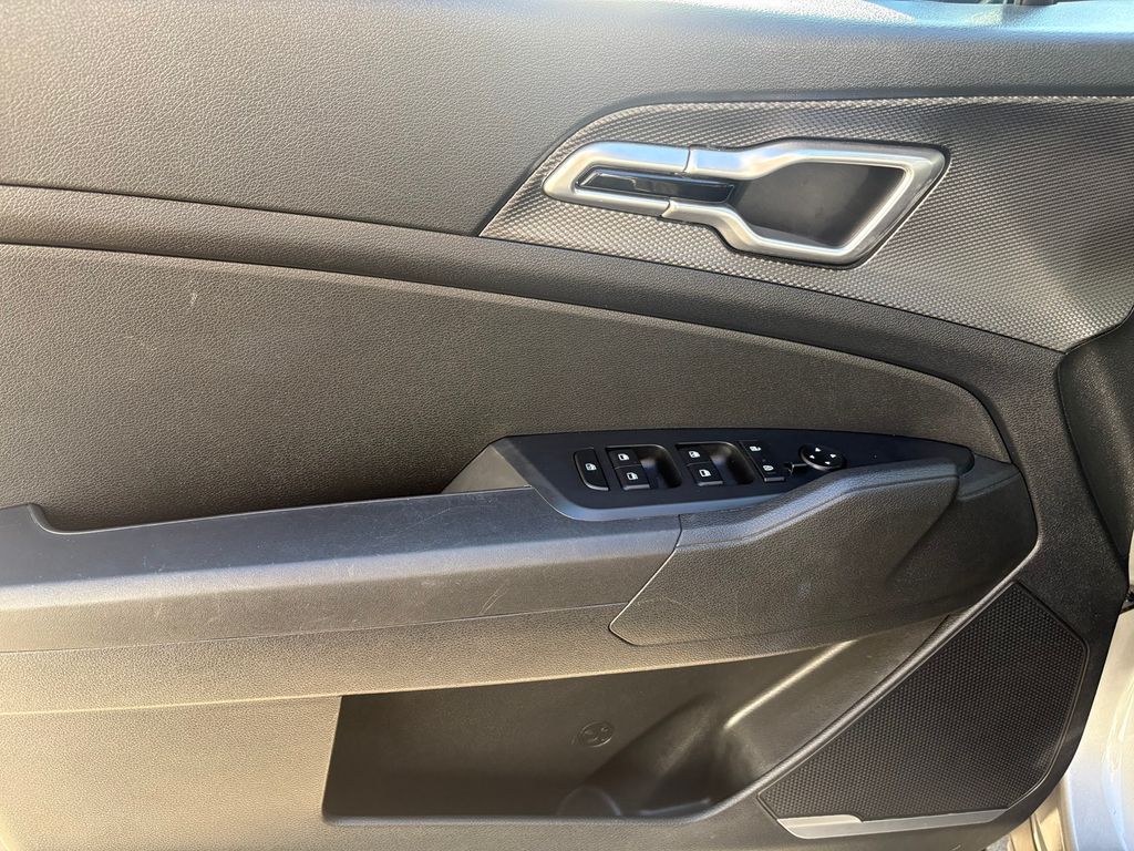 2023 Kia Sportage LX photo 13