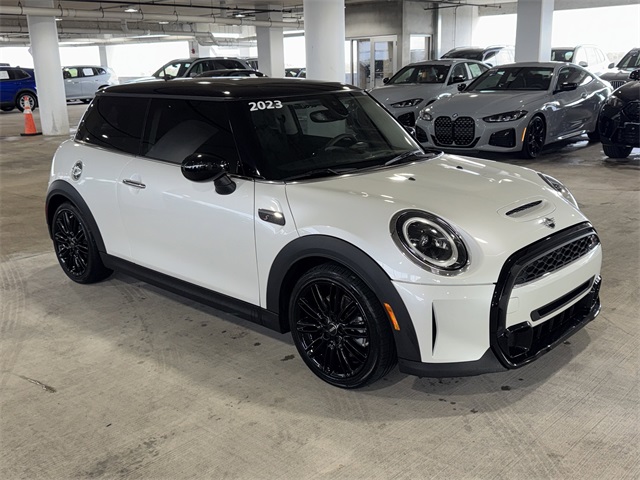 2023 MINI 3 Door S's photo
