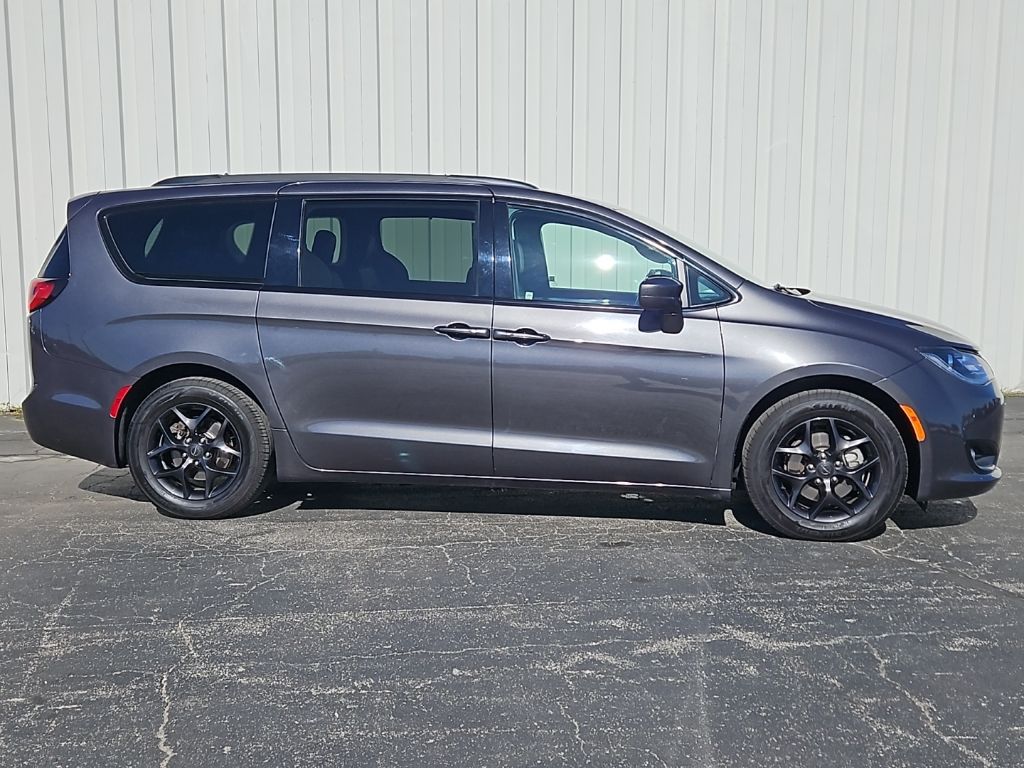 Used 2020 Chrysler Pacifica Touring L with VIN 2C4RC1BGXLR164803 for sale in Kansas City