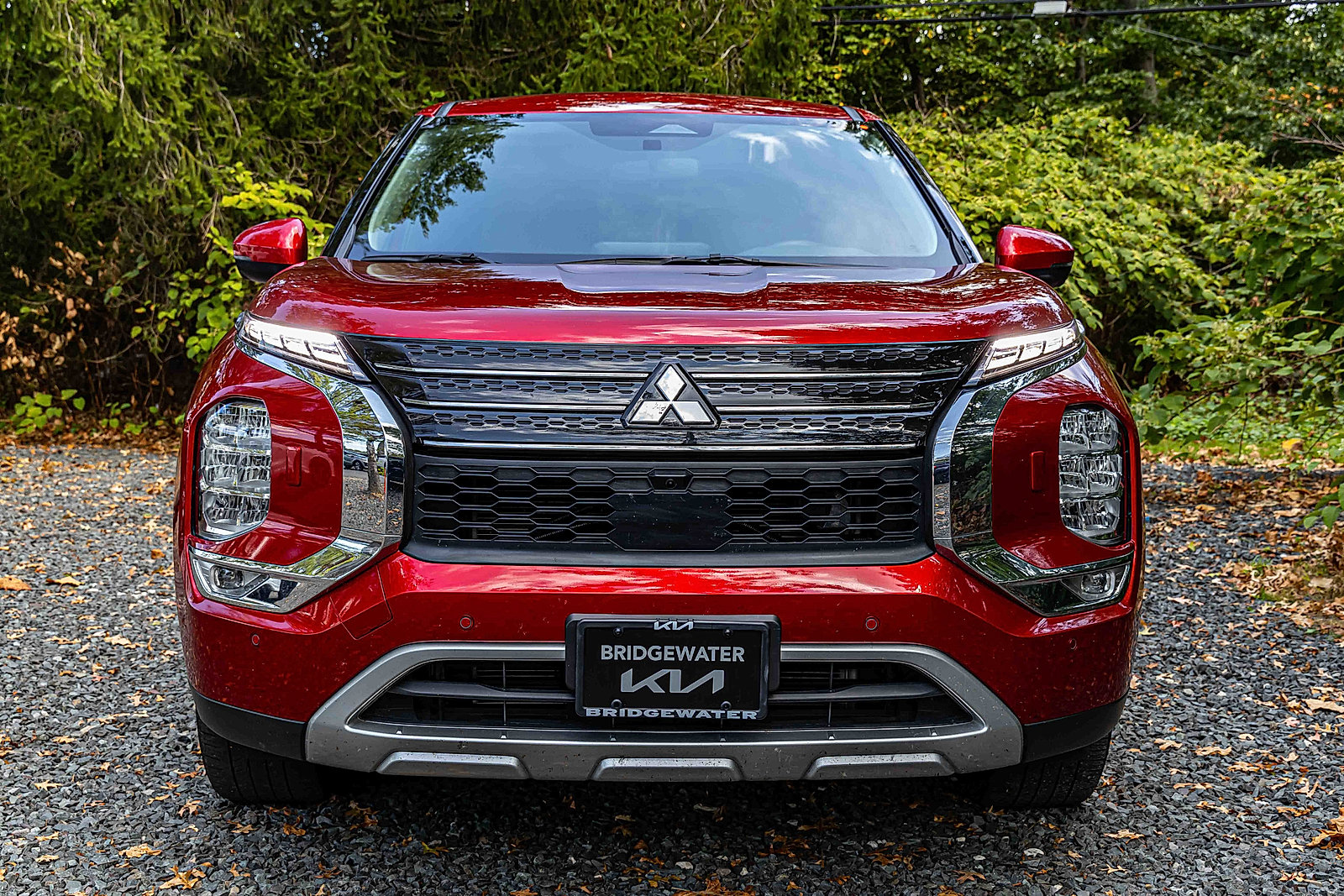 2024 Mitsubishi Outlander SE photo 2