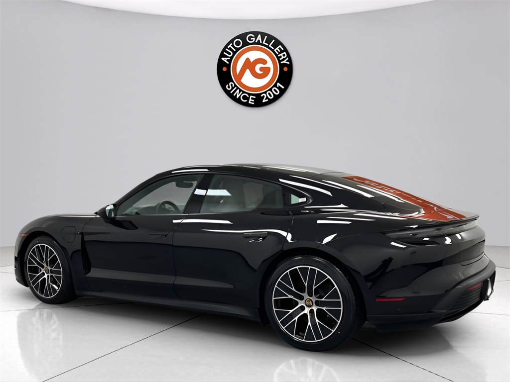 2022 Porsche Taycan Base photo 3