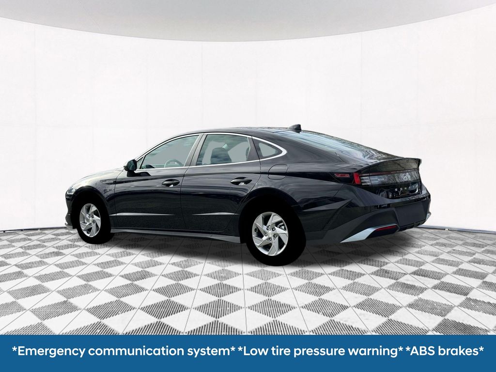 2025 Hyundai Sonata SE photo 3
