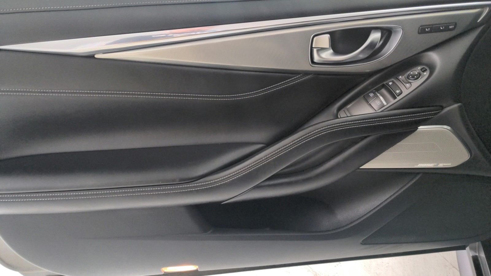 Used 2022 Graphite Shadow INFINITI LUXE image 24