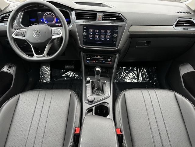 2023 Volkswagen Tiguan SE photo 2