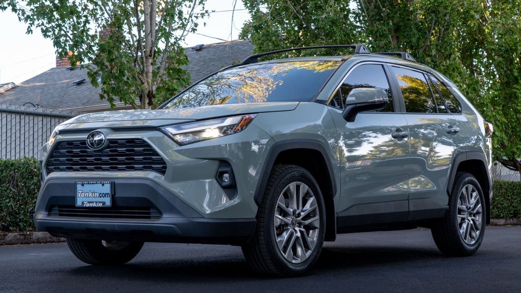 2022 Toyota RAV4 XLE Premium photo 2