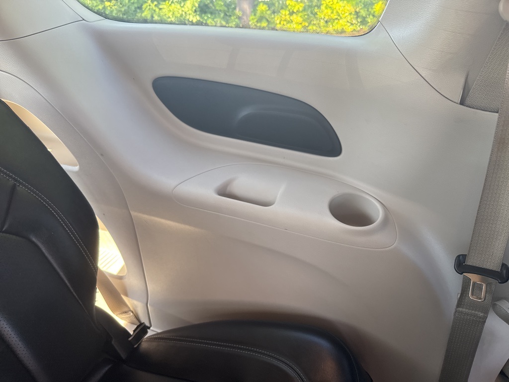 2023 Chrysler Pacifica Touring L photo 25