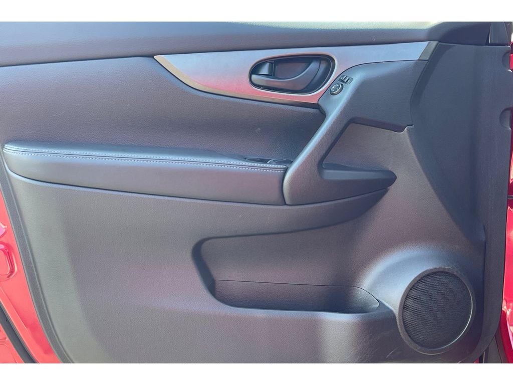 2017 Nissan Rogue Sport S photo 9