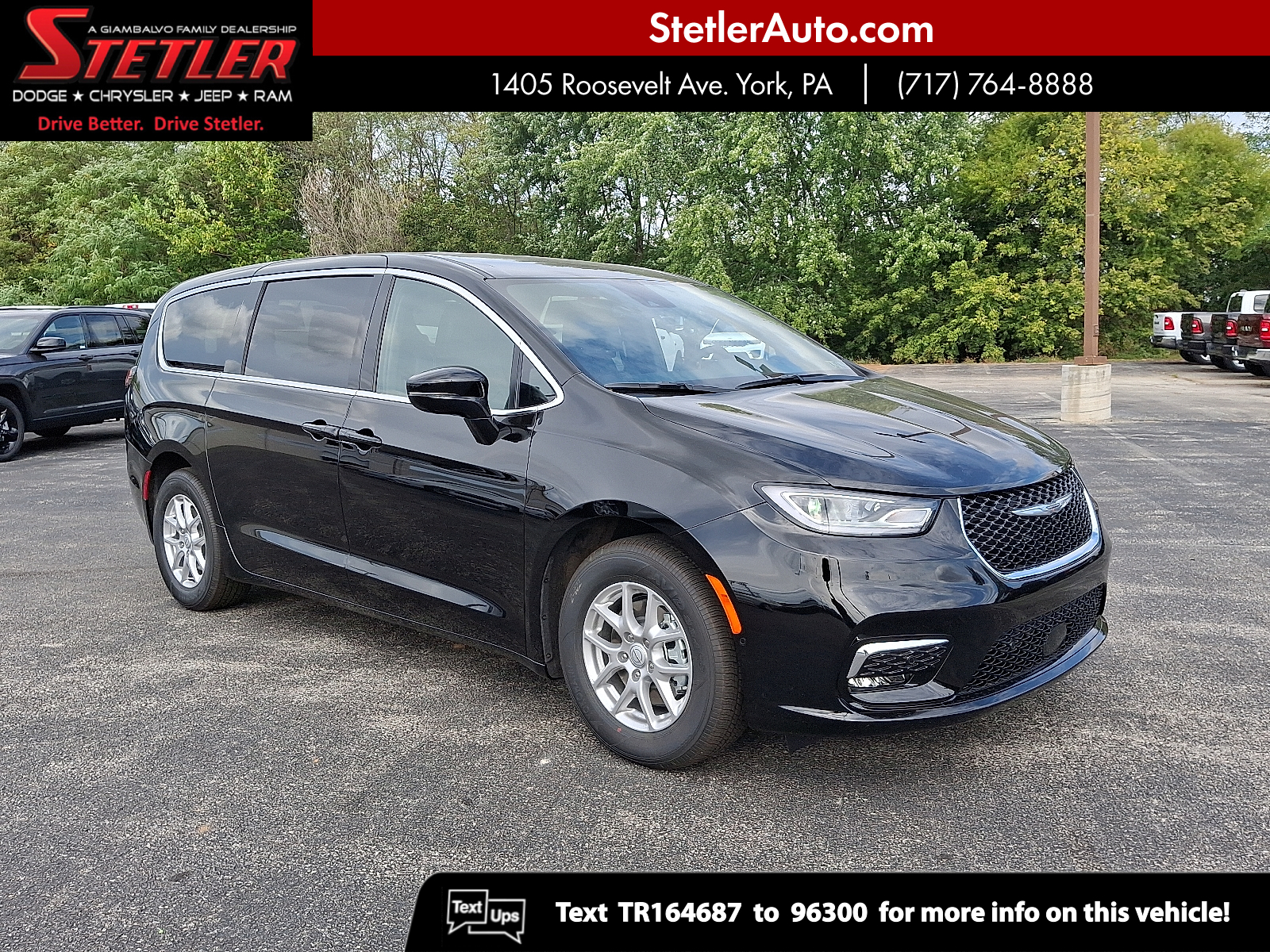 2026 Chrysler Pacifica Select's photo