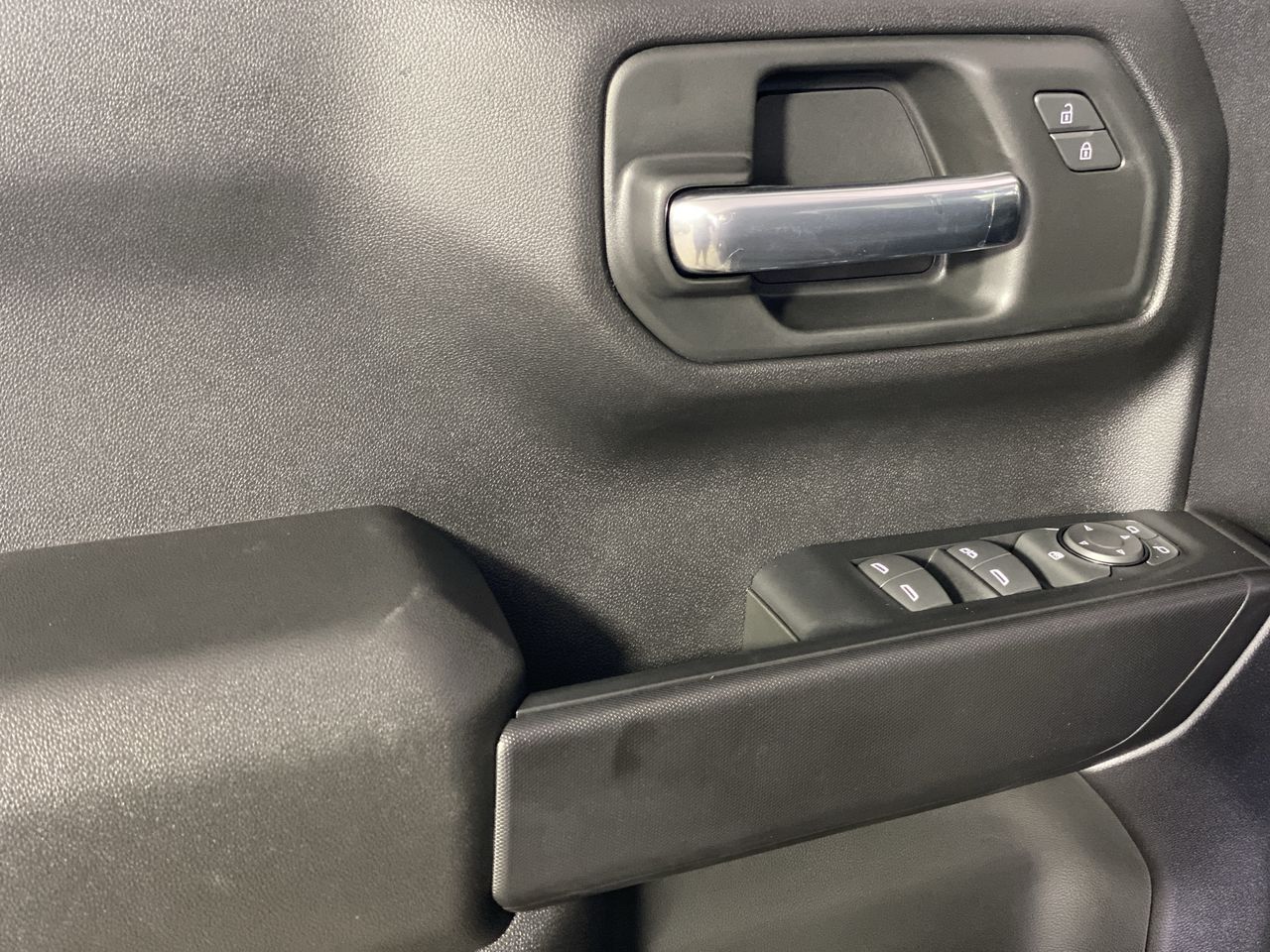 2025 Chevrolet Silverado 1500 Custom photo 19