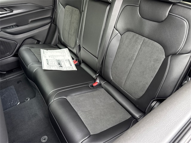 2025 Jeep Grand Cherokee Altitude photo 28