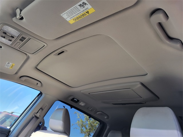 2016 Honda Odyssey Touring Elite photo 11