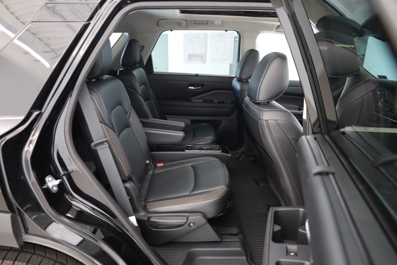 2024 Nissan Pathfinder SL photo 30
