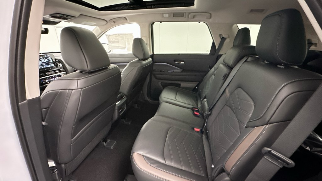 2025 Nissan Pathfinder Platinum photo 10