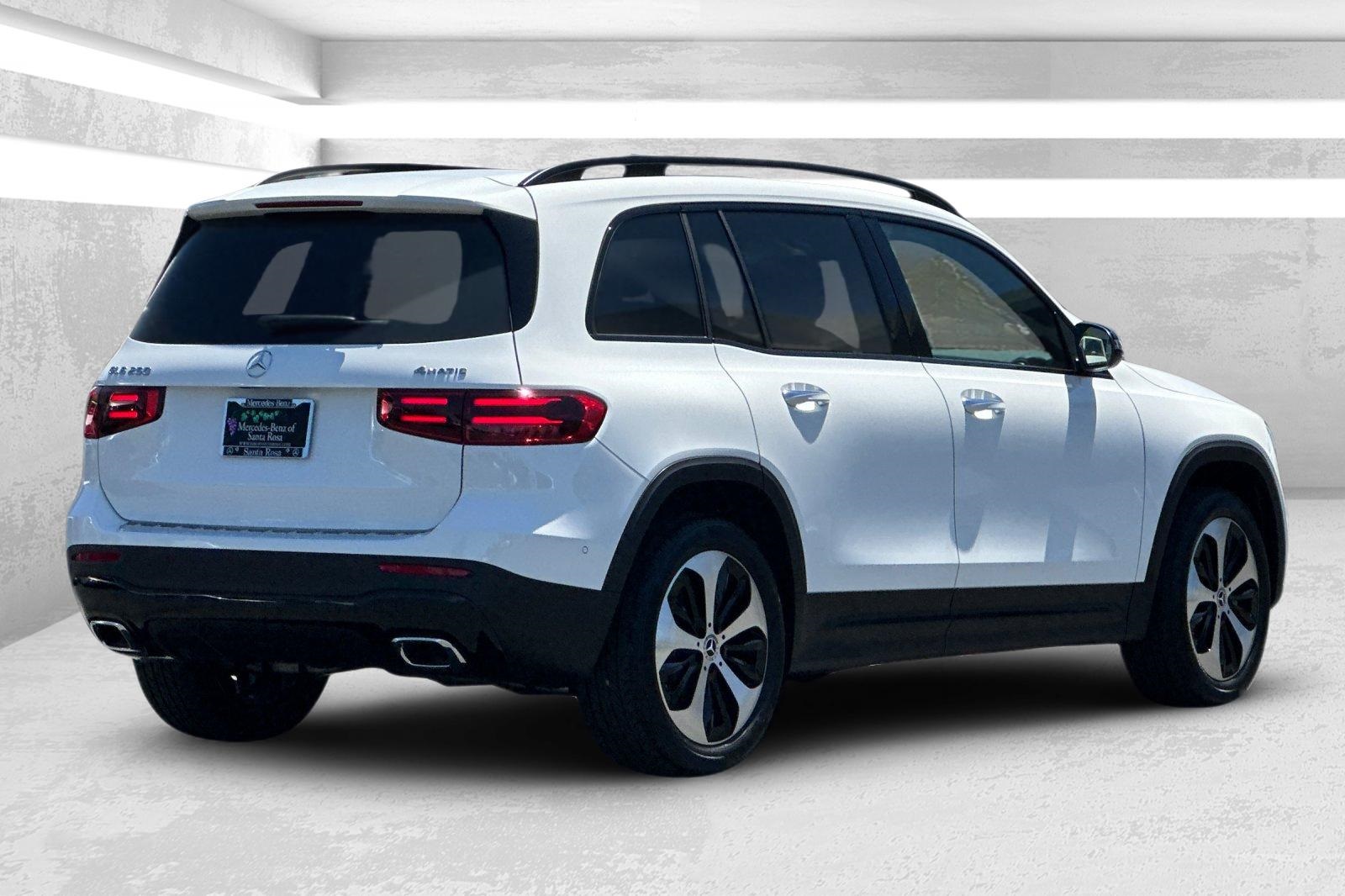 2025 Mercedes Benz GLB 250 4MATIC photo 3