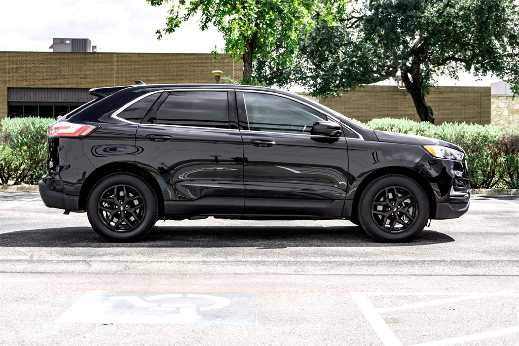2024 Ford Edge SEL photo 3