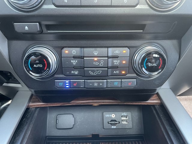 2015 Ford F-150 Lariat photo 28