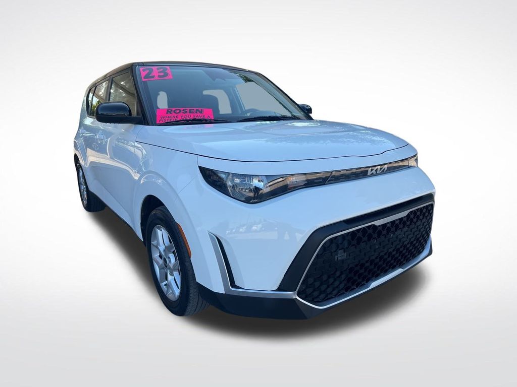 2023 Kia Soul S photo 3