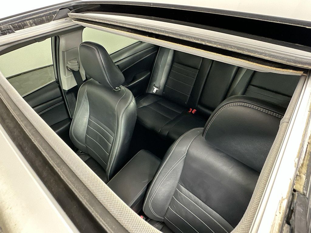 2017 Toyota Camry XLE photo 19