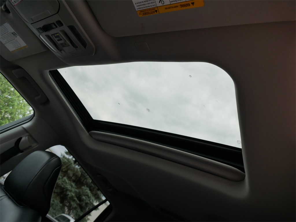 2022 Toyota Highlander XLE photo 25