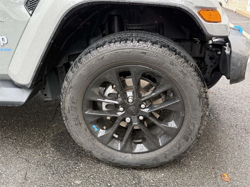 2023 Jeep Wrangler Sahara 4xe photo 6