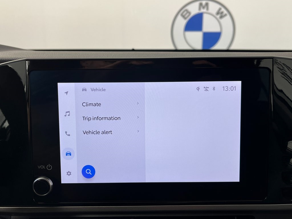 2025 Toyota Camry LE photo 4