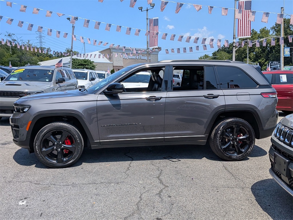 2023 Jeep Grand Cherokee Altitude photo 9