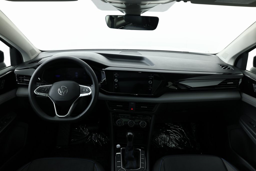 2025 Volkswagen Taos SE photo 3