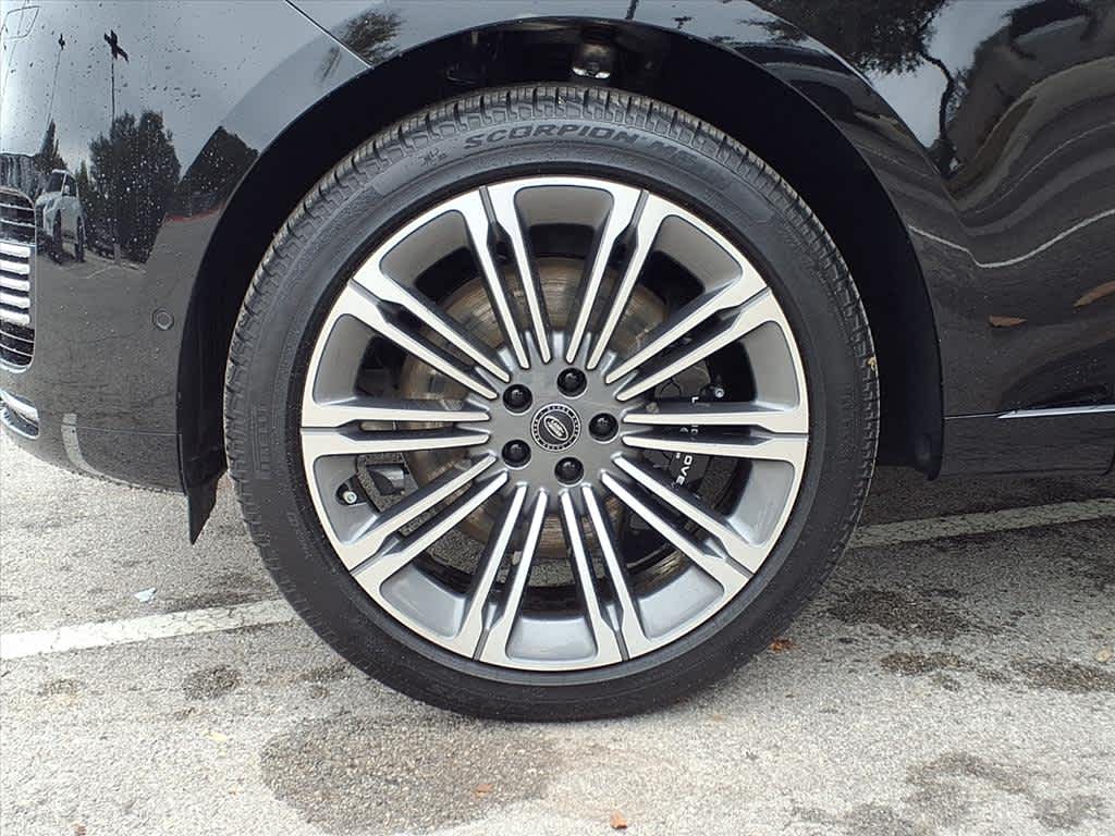 2025 Land Rover Range Rover SV - Photo 9