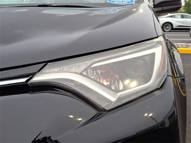 2017 Toyota RAV4 LE photo 14