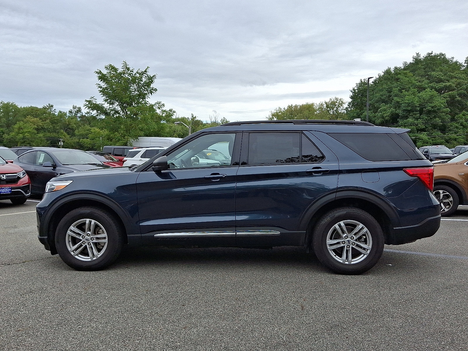 2022 Ford Explorer XLT photo 6