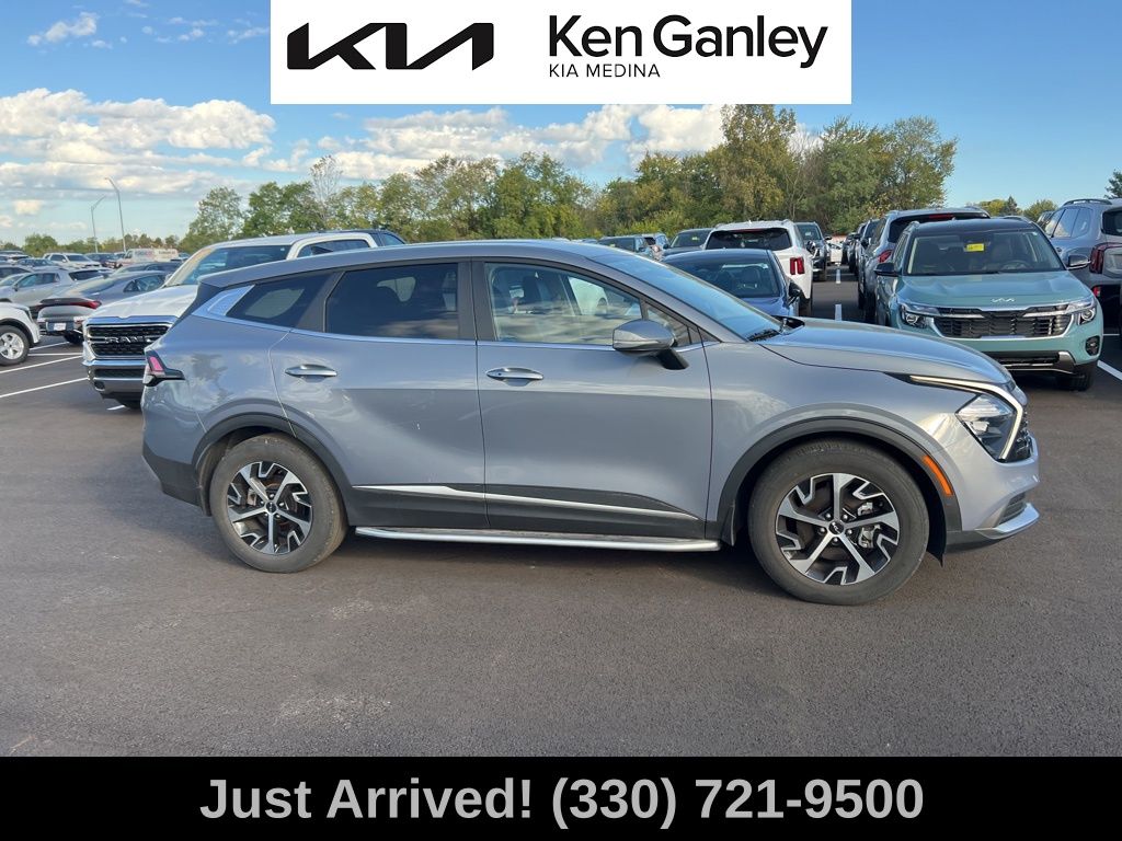 2023 Kia Sportage EX photo 2