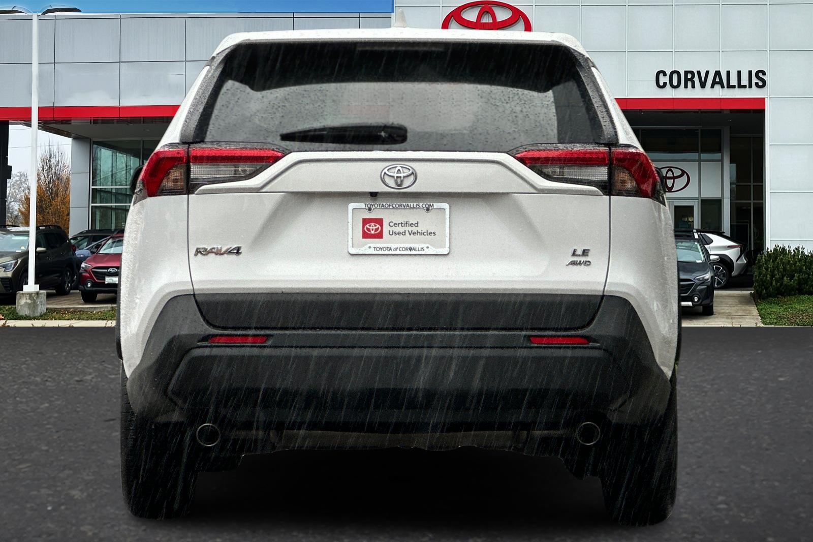 2024 Toyota RAV4 LE photo 3
