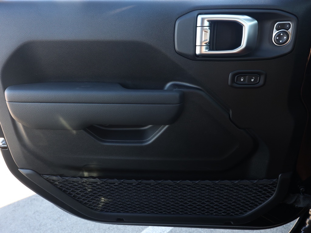 New 2026 Black Clear-Coat Exterior Paint Jeep Willys image 22