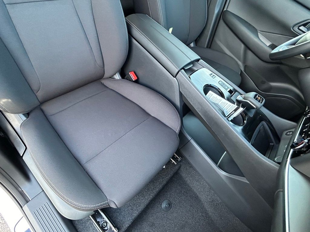 2025 Nissan Rogue S photo 22