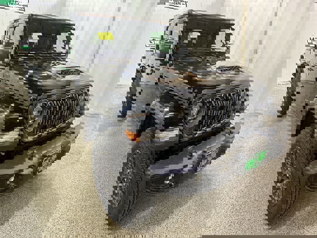 2026 Jeep Gladiator Sport S's photo