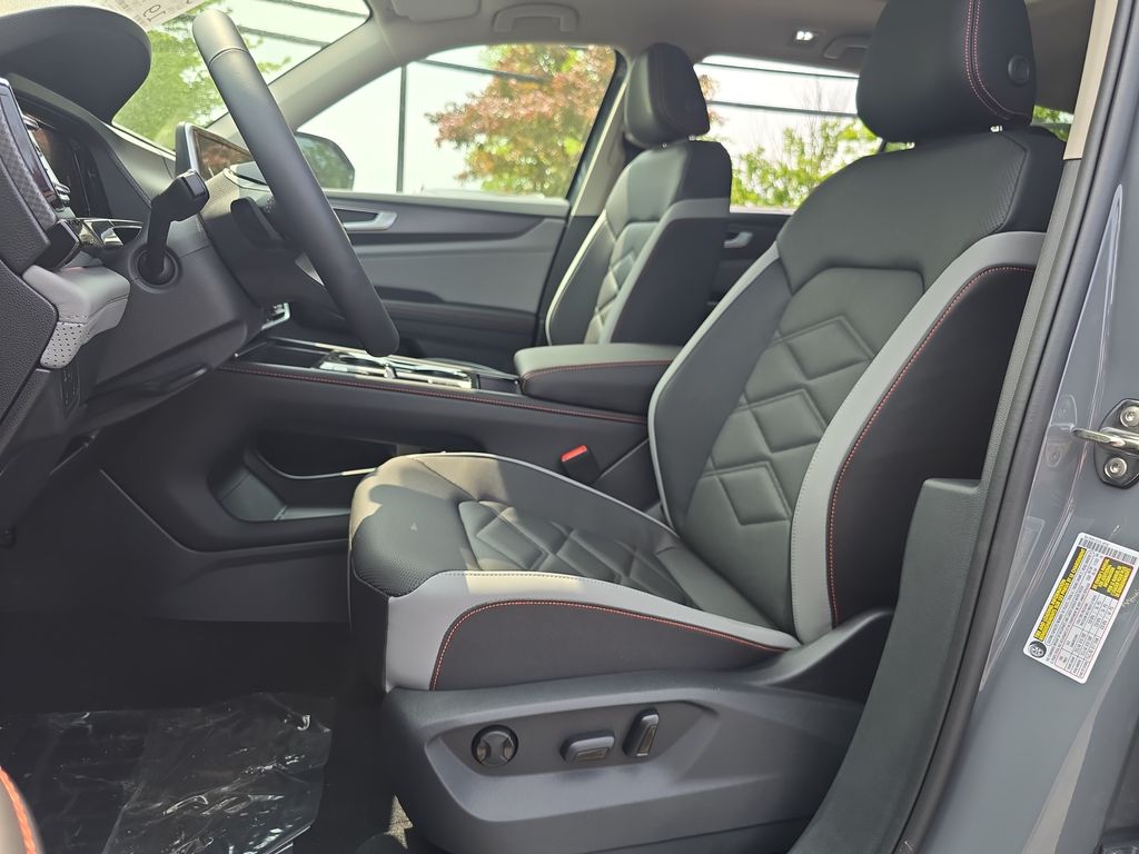 2025 Volkswagen Atlas Peak Edition SE photo 2