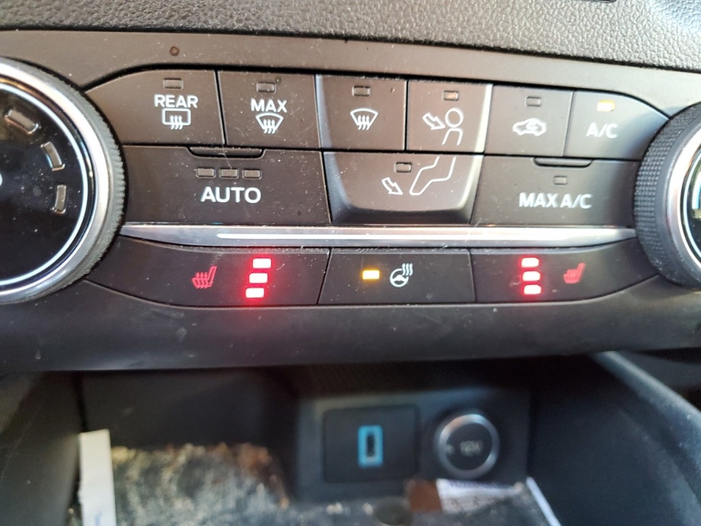 2020 Ford Escape SEL photo 11
